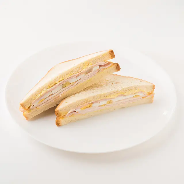 "York Fresh" Сэндвич с беконом, цыпленком и яйцом 150г (Россия)