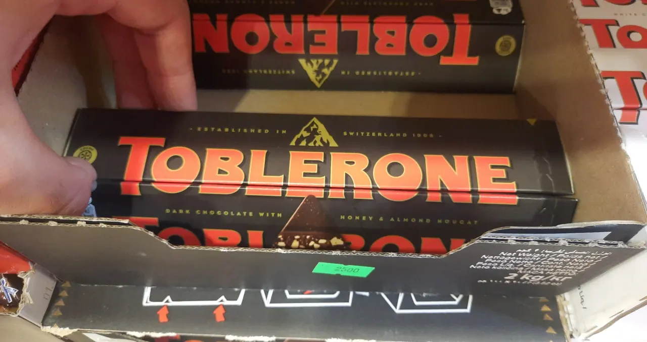 Шоколад темный "Toblerone" Dark медово-миндальная нуга 100г (Швейцария)