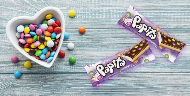 Шоколадный батончик "Papita" клубника 33г