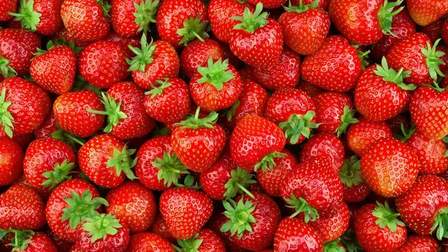 Йогурт "Campina" FRUTTIS ВКУСН.ПЕР. КЛУБН/ЗЕМЛ 2,5% 175г (Россия)